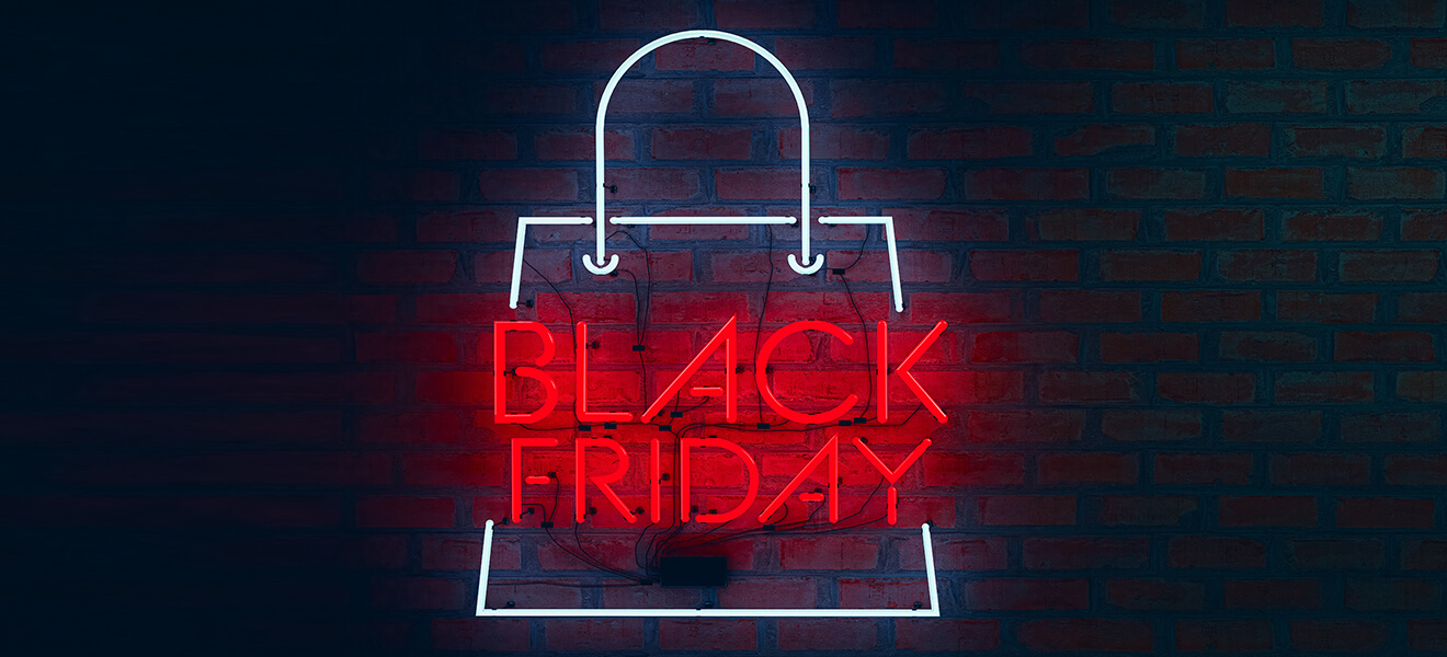 'Black Friday' written in a shopping bag LED neon light sign.