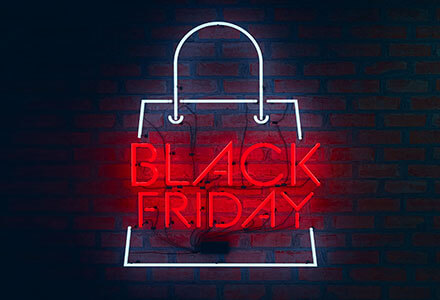 'Black Friday' written in a shopping bag LED neon light sign.