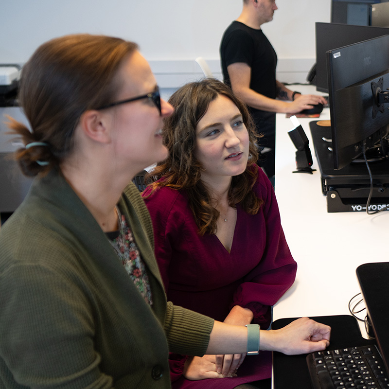 Gretchen and Issy working on computers